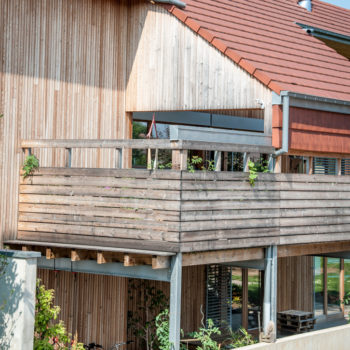 Maison individuelle en bois, bardage bois, terrasse en bois
