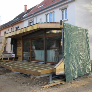Rénovation d'une maison individuelle et construction d'une extension bois et d'une terrasse bois.